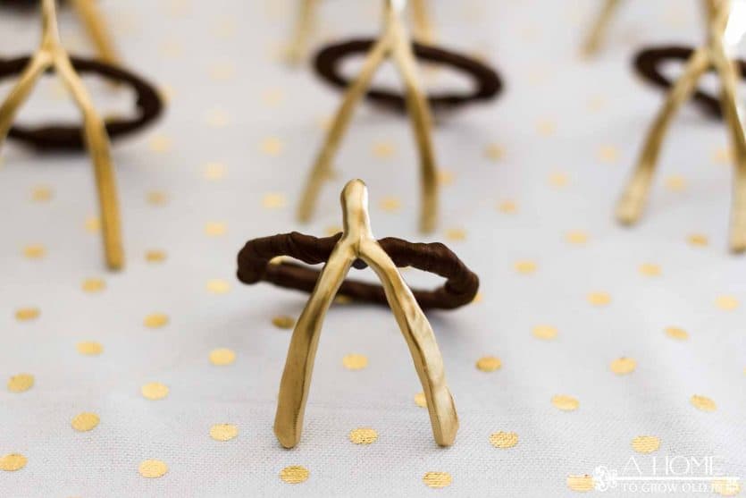 These festive wishbone napkin rings are so easy and fun to make!  They will look fantastic on your Thanksgiving dinner table!