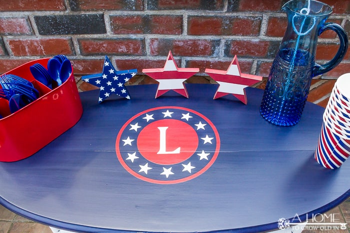 This patriotic outdoor table makeover is perfect for a Memorial Day or 4th of July BBQ. Includes the Silhouette stencil cut file.