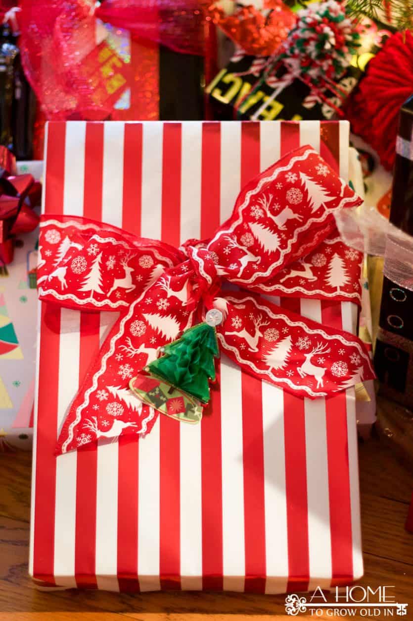 5 easy ways to make your Christmas presents look like you put much more effort into them than you did! Everyone will be excited to open one of your gifts! Pin this so you'll remember it!