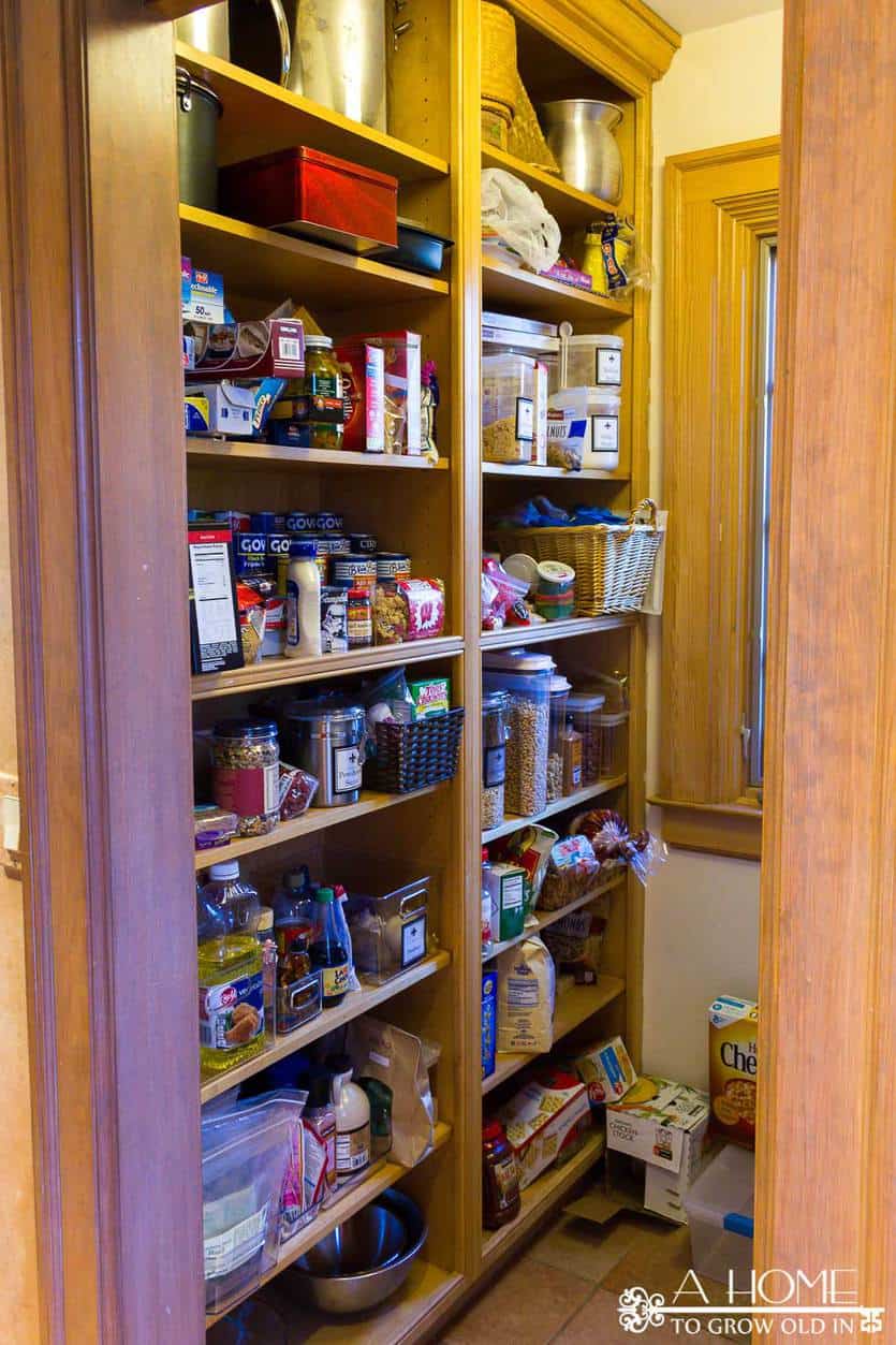You won't want to miss this gorgeous pantry makeover with free printable pantry labels! Great ideas for organizing it so that it's easy to maintain.