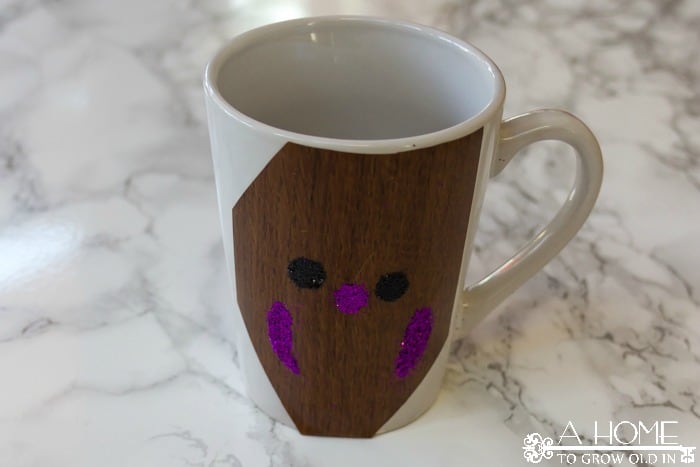 How cute are these glitter coffee cups? They are much easier to make than they look. And, who wouldn't want to receive one as a gift? Includes the Silhouette cut file as a free download. AHomeToGrowOldIn.com