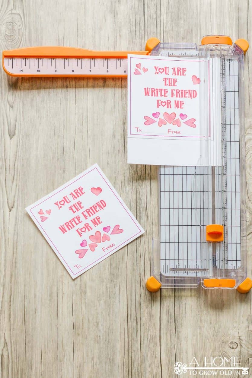These adorable free printable heart Valentine cards are the perfect non-candy alternative! Pair the cards with some cute pencils, and you have an awesome Valentine card for your kids to give out at school!